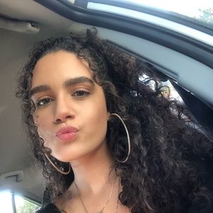 Meet your Posher, Luiza